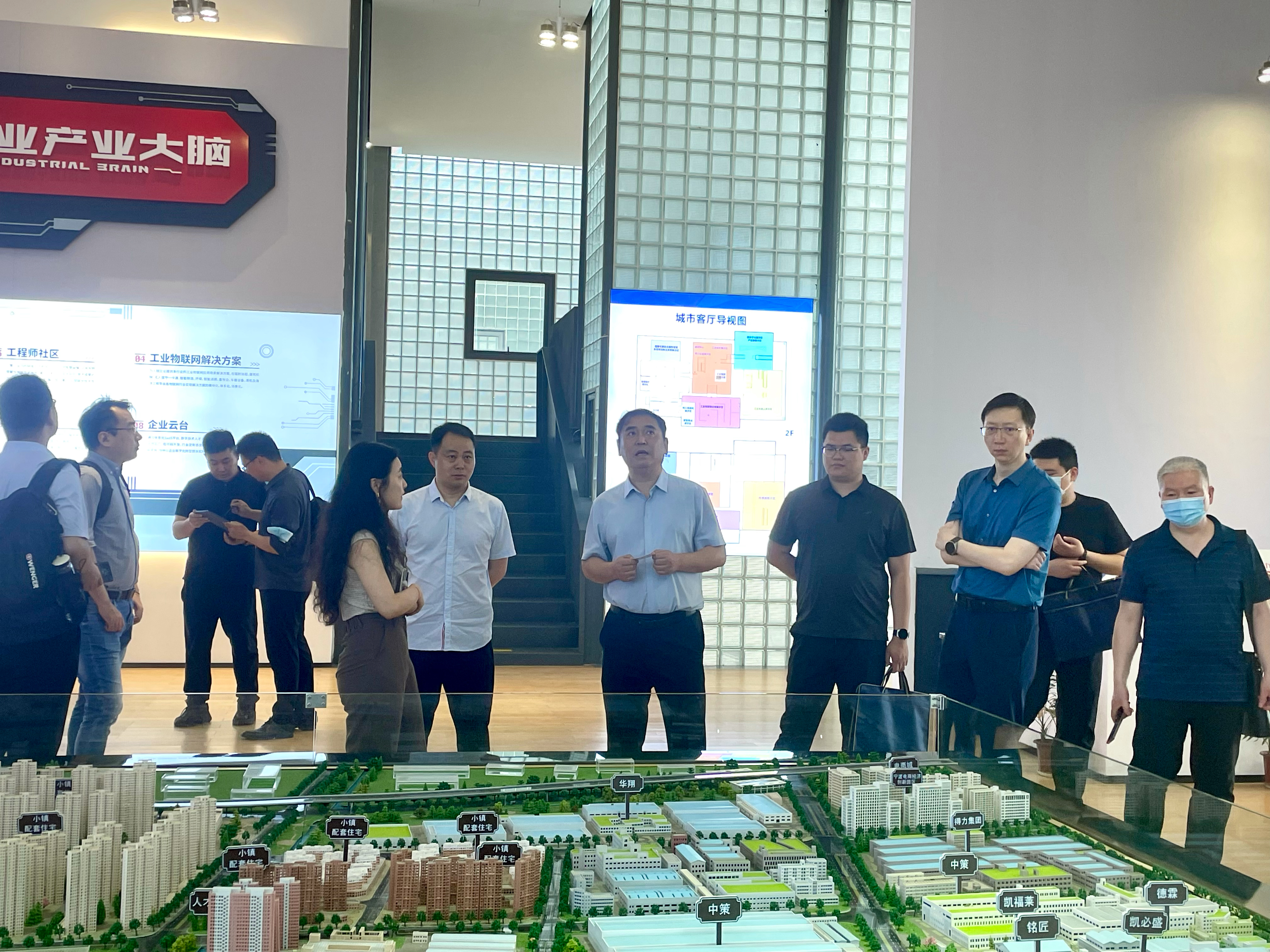 鄭州市工信局黨組成員、副局長(zhǎng)曹永濤一行蒞臨柯力傳感考察調(diào)研